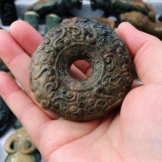 未镶嵌岫岩河磨玉（透闪石质玉）把件