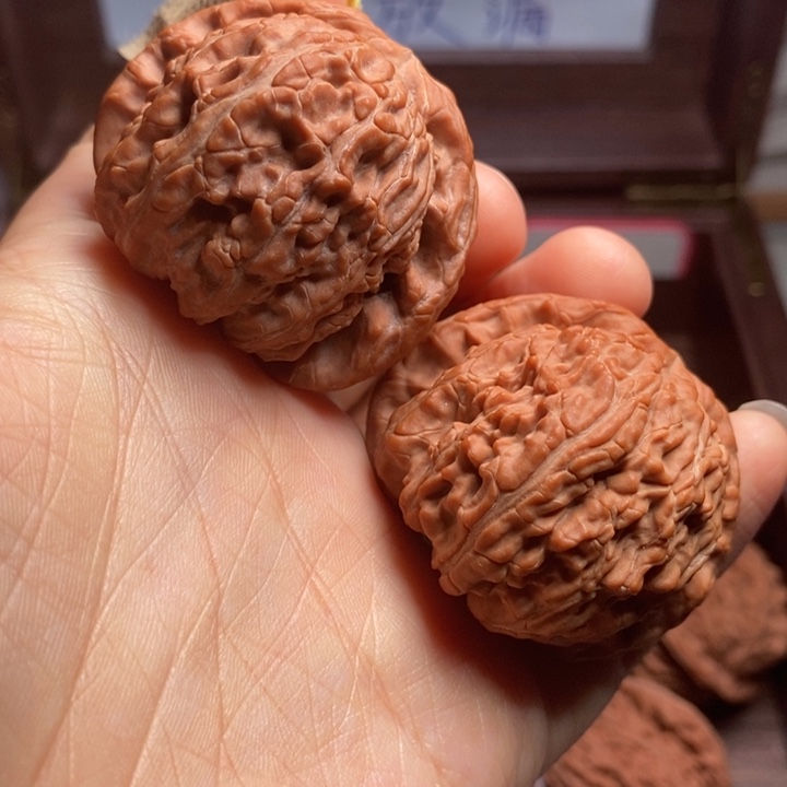 文玩核桃吊坠白狮子