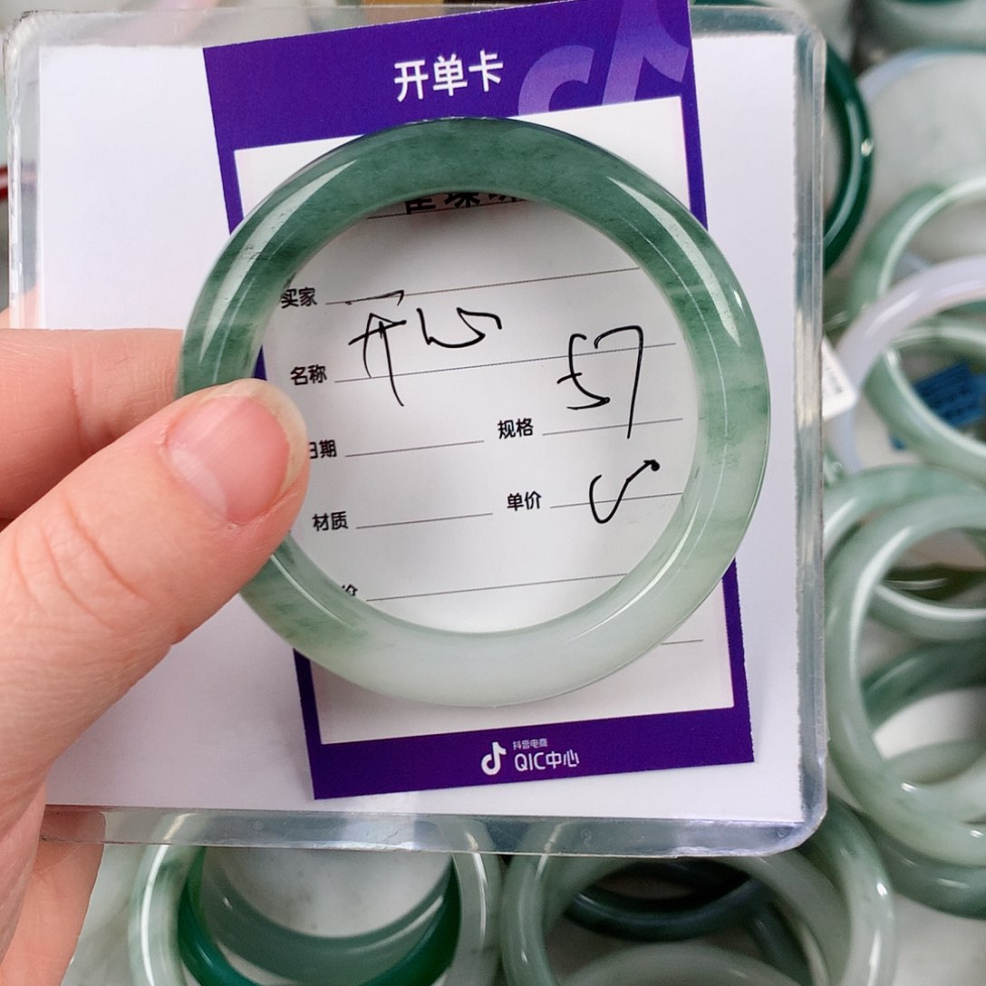 石英质玉手镯未镶嵌开****奶