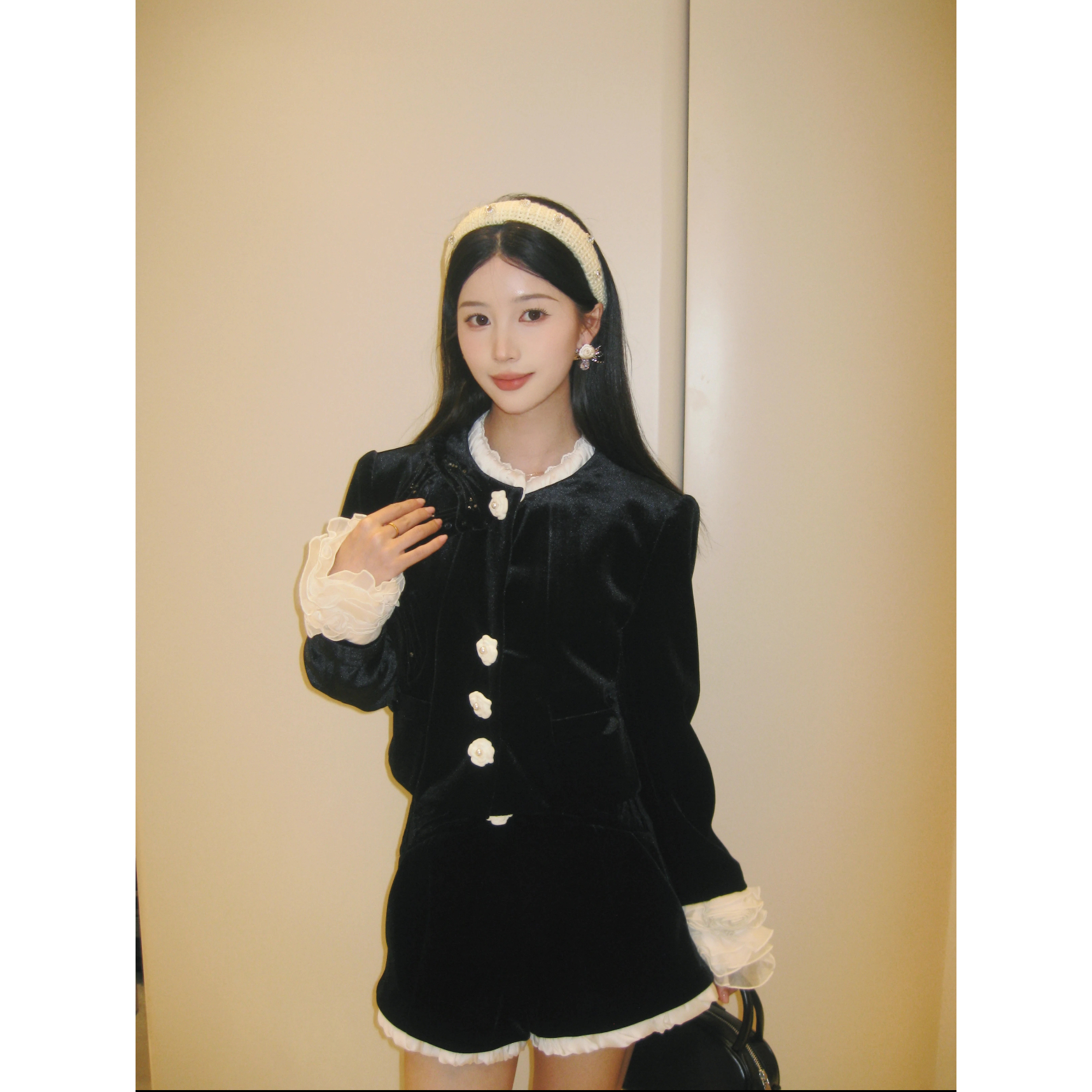 【彭雅琦同款】拉拉家冬季新款丝绒短外套花朵扣饰短裤套装GZJ68264