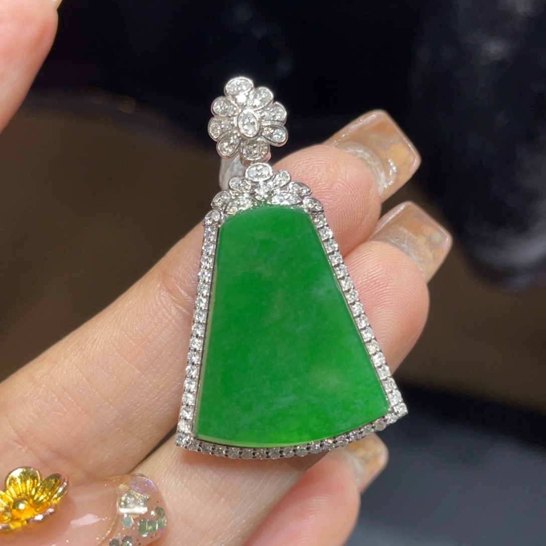 翡翠颈饰18K金镶嵌天然缅甸翡翠