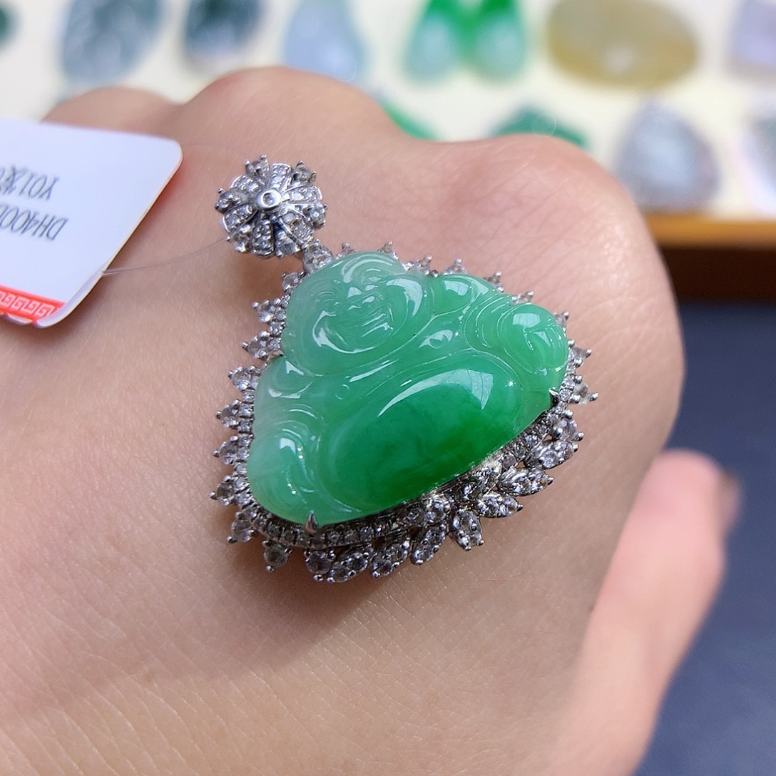 翡翠颈饰18K金镶嵌佛公