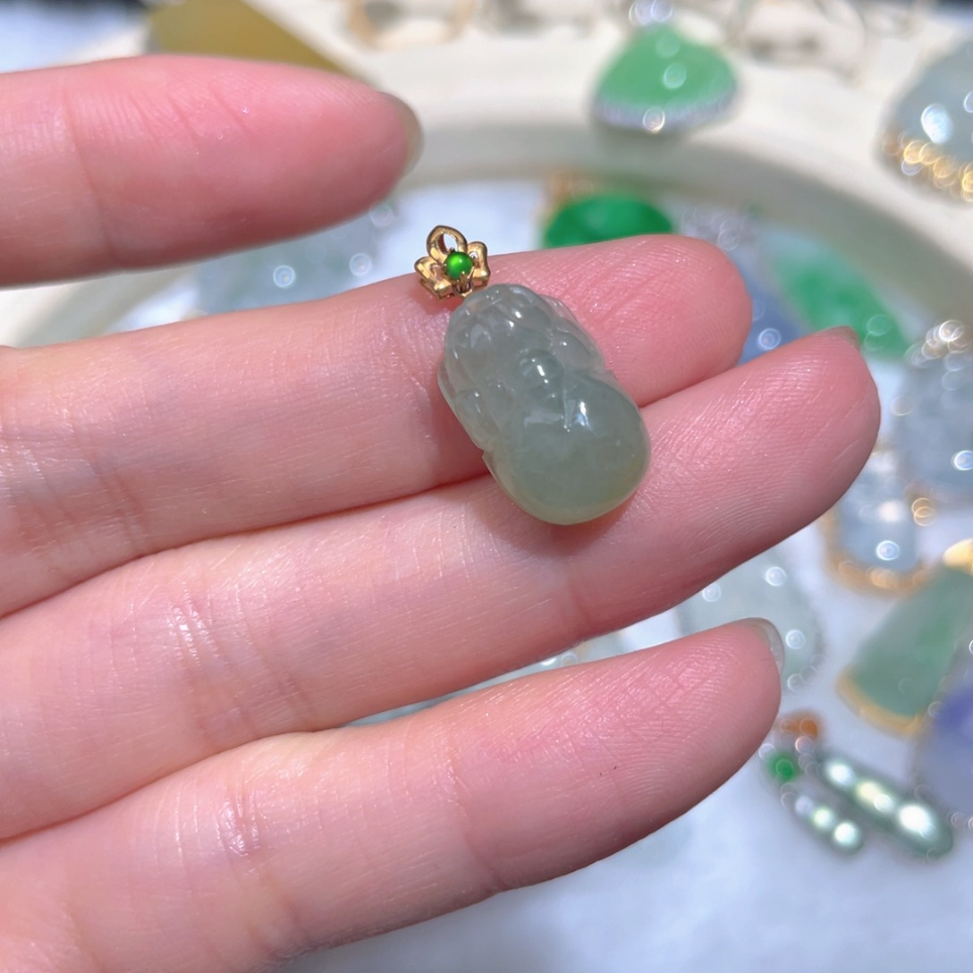 翡翠颈饰18K金镶嵌翡翠