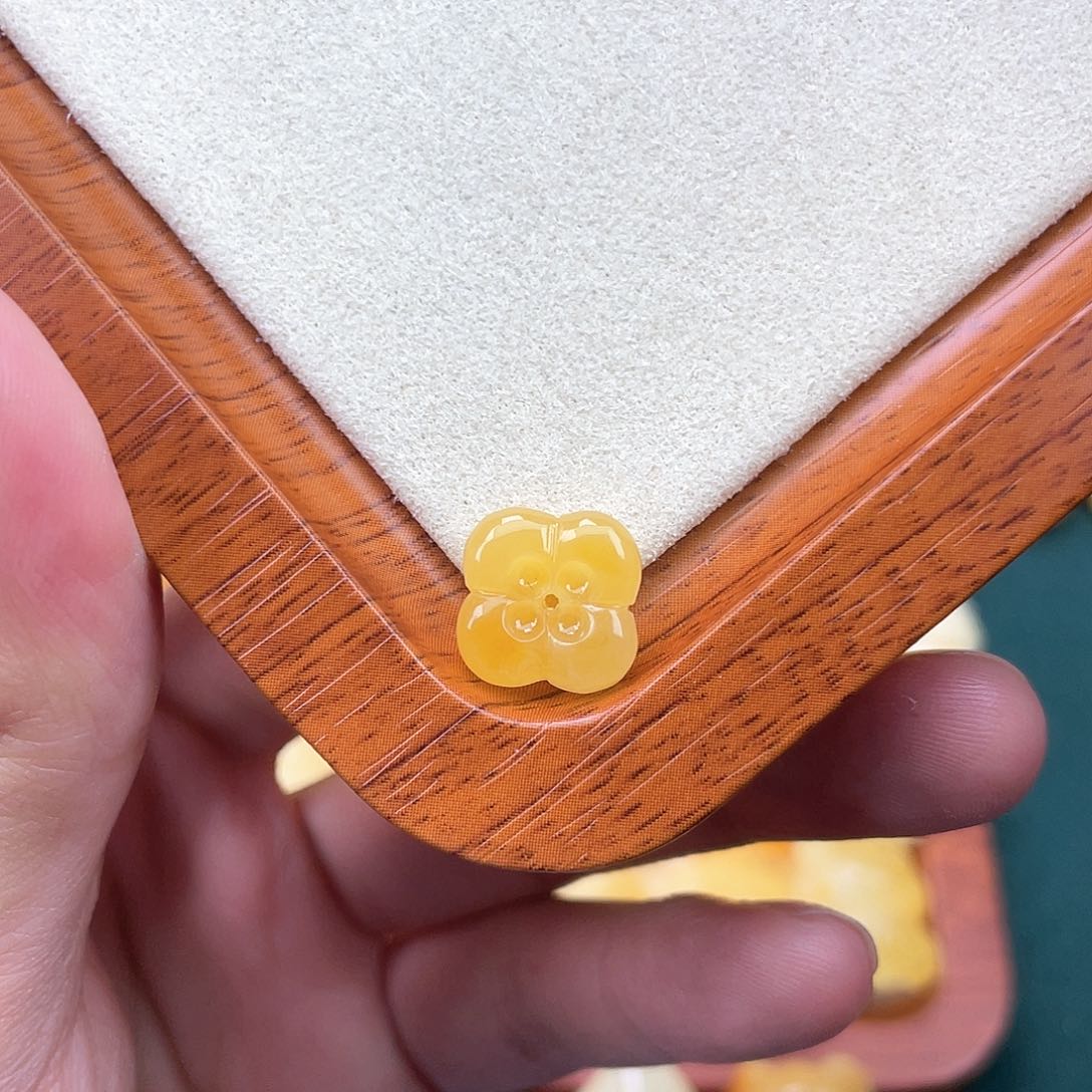 琥珀裸石未镶嵌蜜蜡