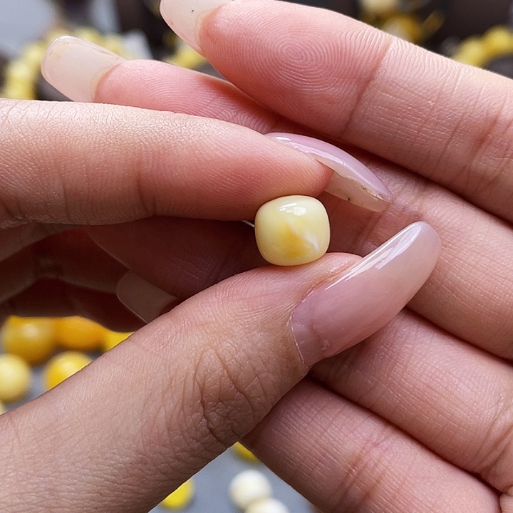 琥珀裸石未镶嵌老型尺寸9.5*8.7mm