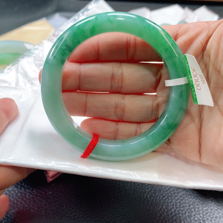 翡翠手镯未镶嵌5454555555