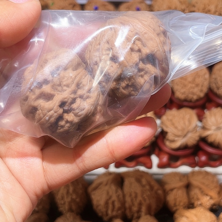 酱***蛋把件文玩核桃粗筋