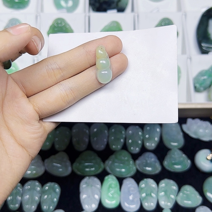 翡翠未镶嵌颈饰翡翠