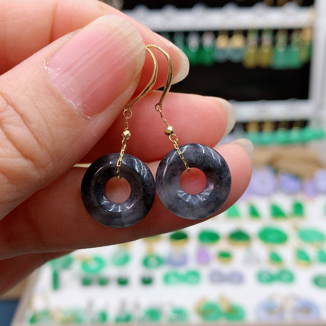 翡翠耳饰18K金镶嵌的^_^