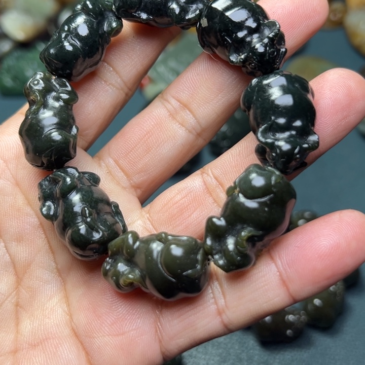 和田玉未镶嵌把件