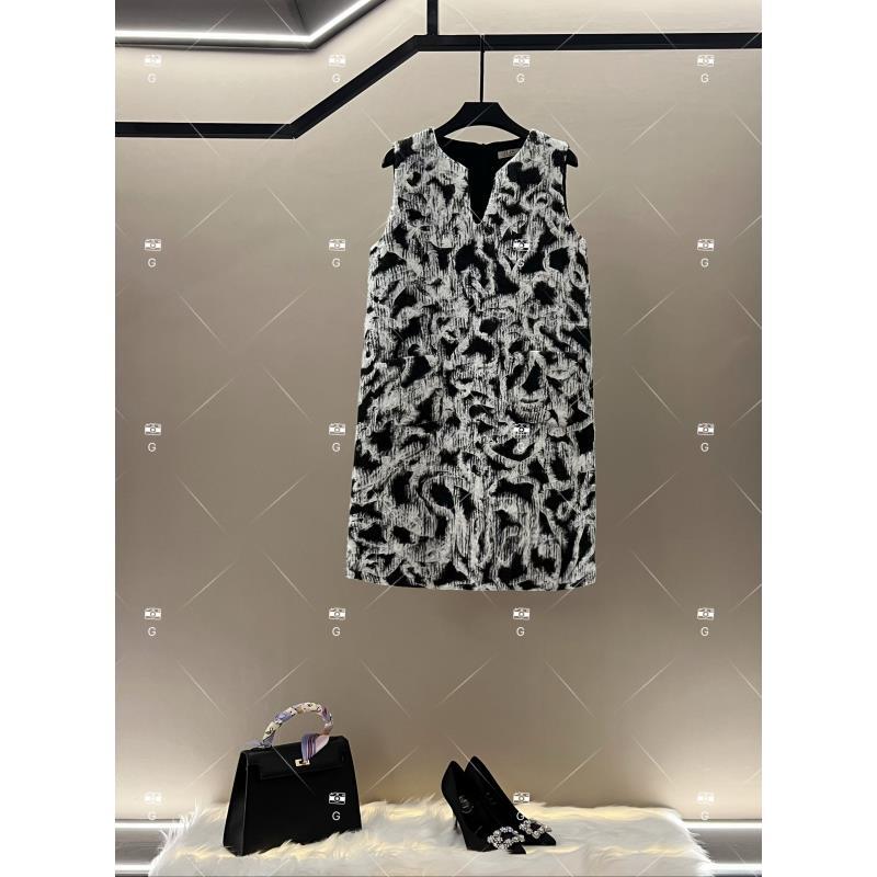 【倩倩】不褪色复古风显瘦默认款式连衣裙女装轻奢秋冬时尚 H-1372