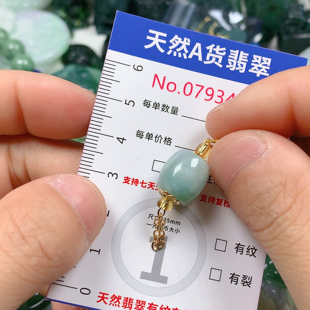 翡翠颈饰未镶嵌天然翡翠