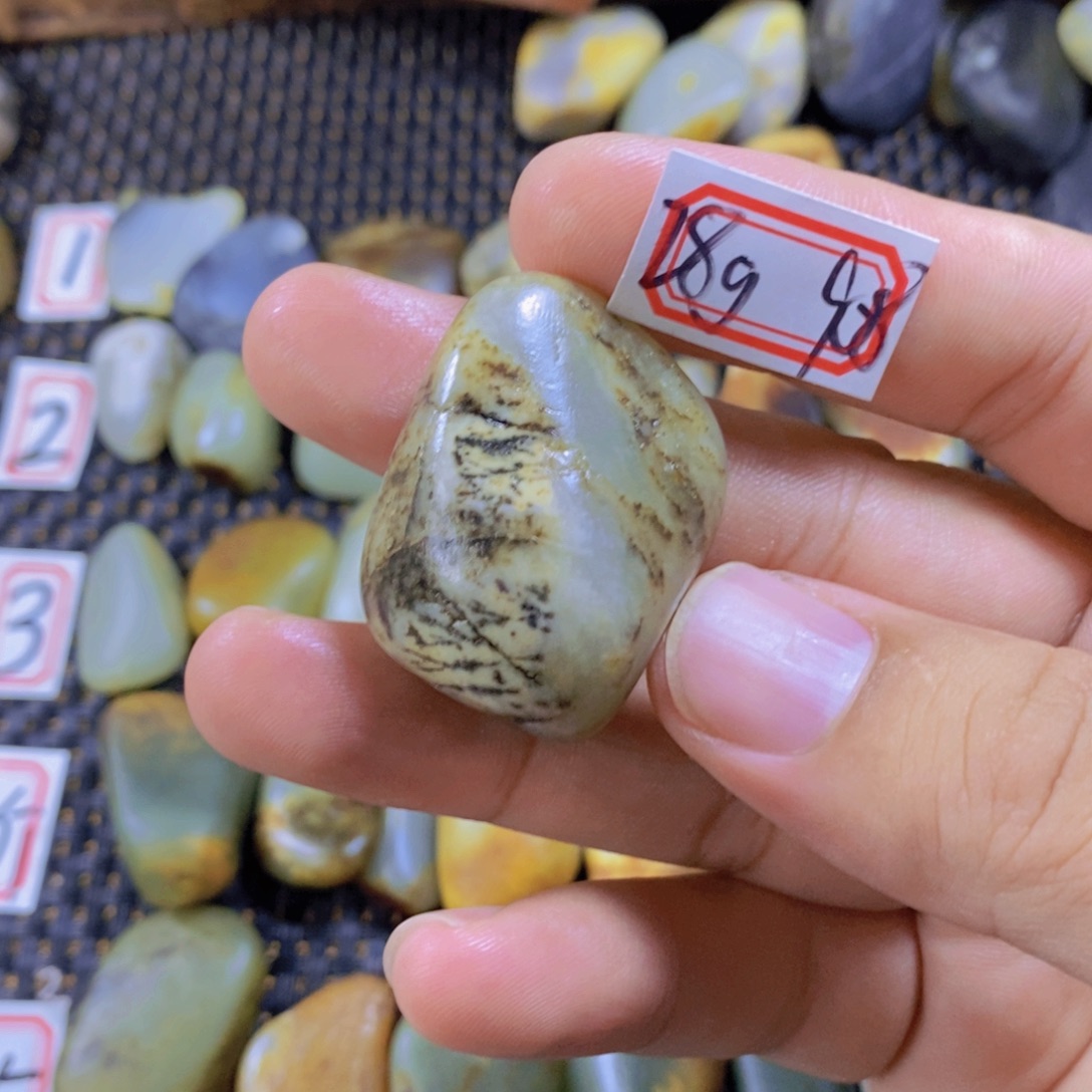 颈饰未镶嵌和田玉（糖玉）