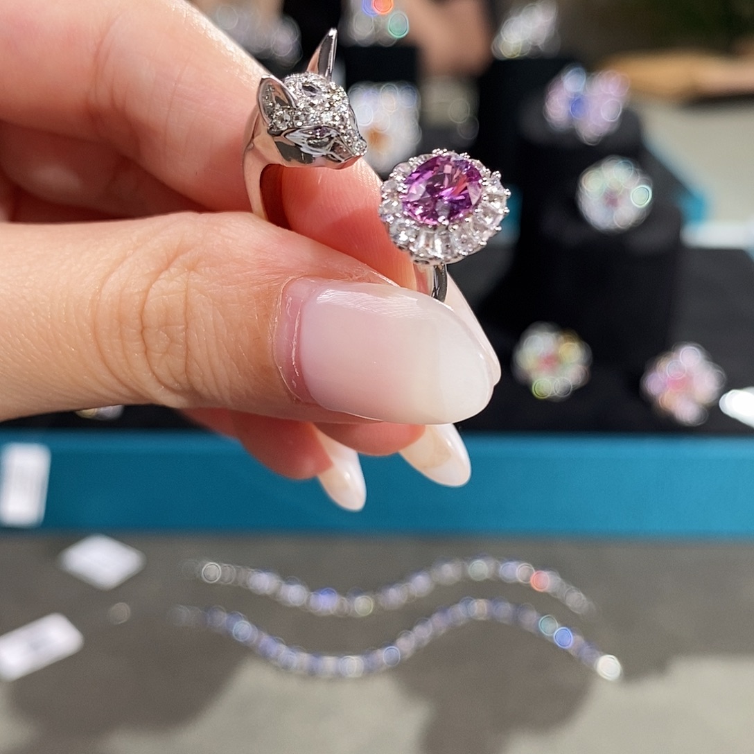 戒指蓝宝石18K金镶嵌阿比吉尔徳紫粉蓝宝1.105ct