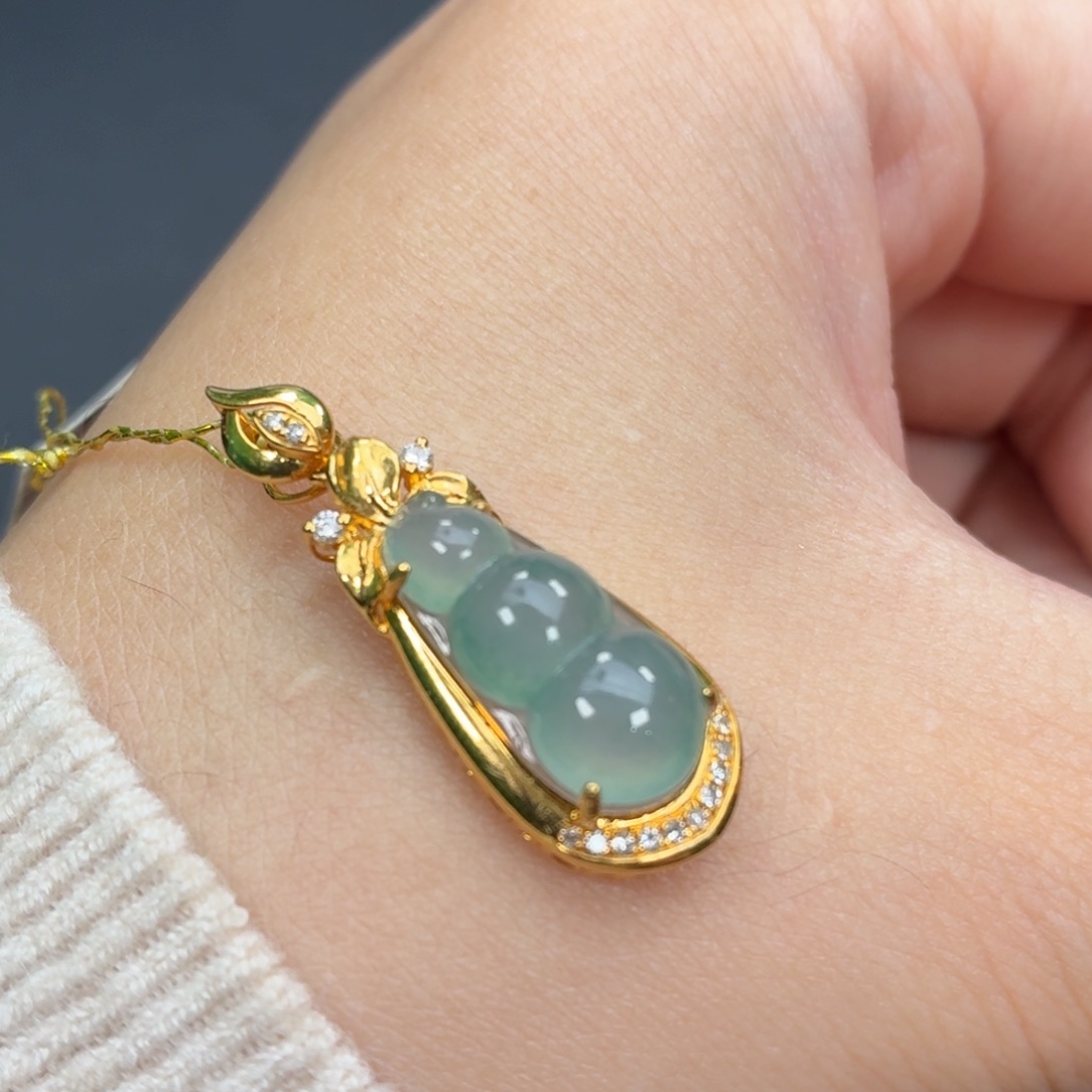 翡翠18K金镶嵌颈饰