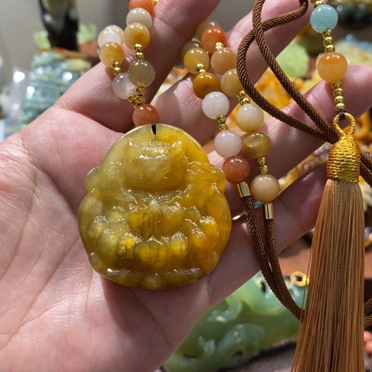 蛇纹石玉未镶嵌颈饰