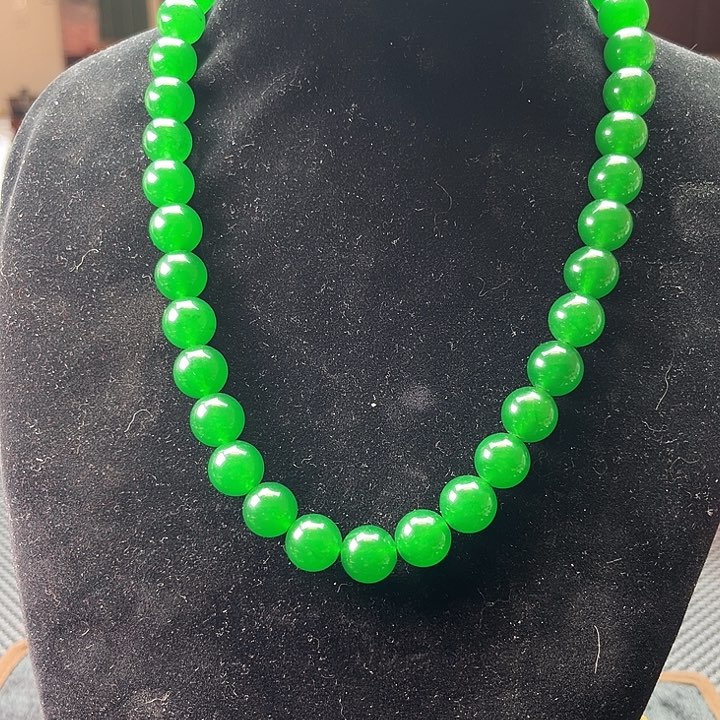 翡翠颈饰未镶嵌啊啊