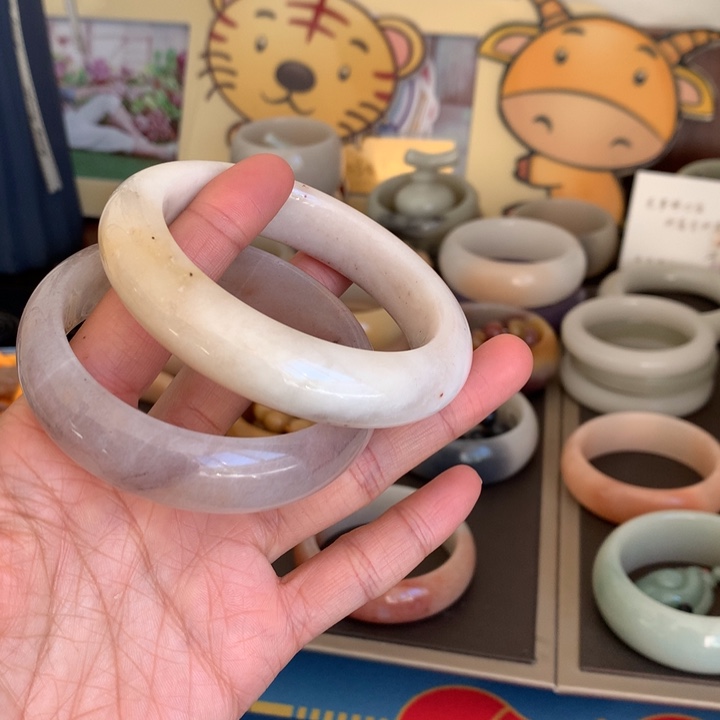 石英岩玉未镶嵌手镯