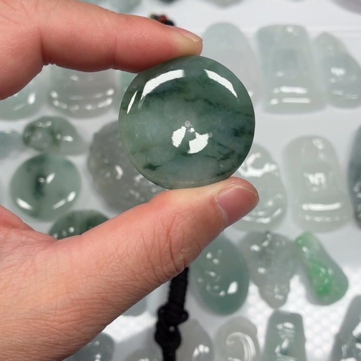 翡翠未镶嵌颈饰飘花平安扣