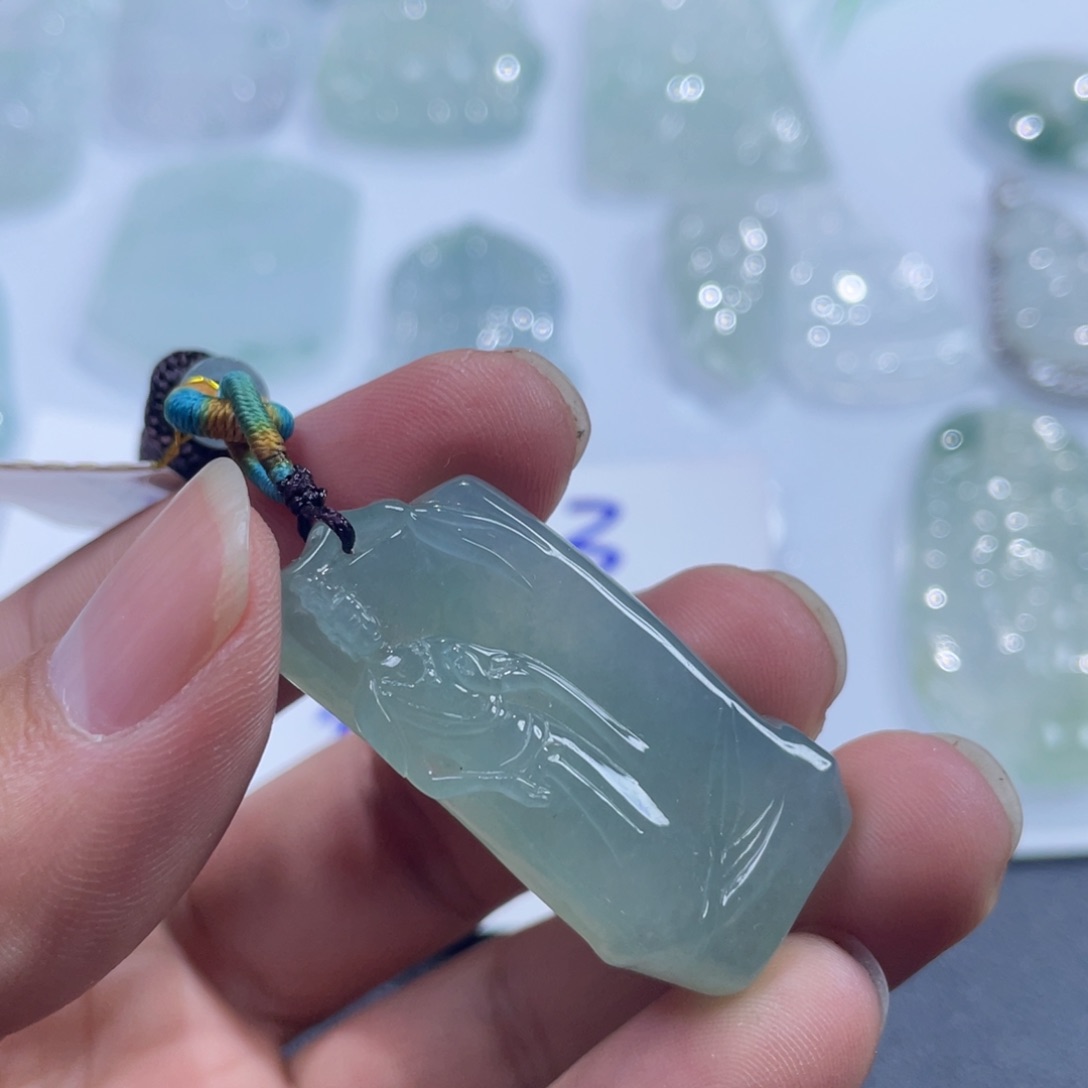 颈饰未镶嵌翡翠…………