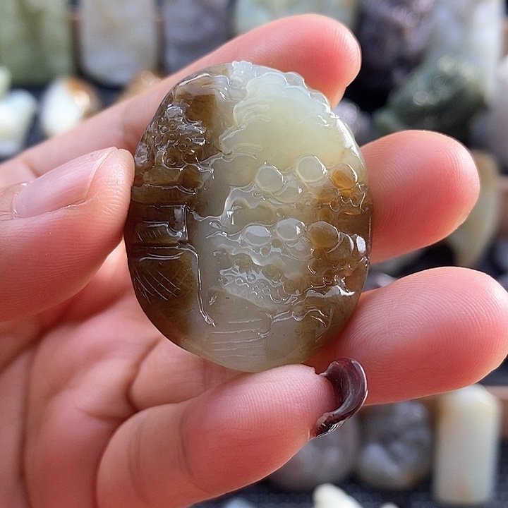 颈饰未镶嵌和田玉（糖玉）