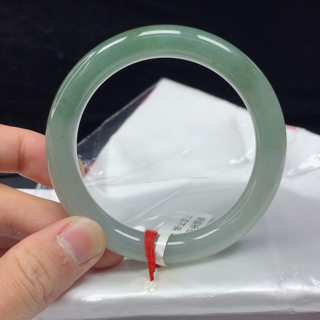 翡翠手镯（圆镯）未镶嵌57.5