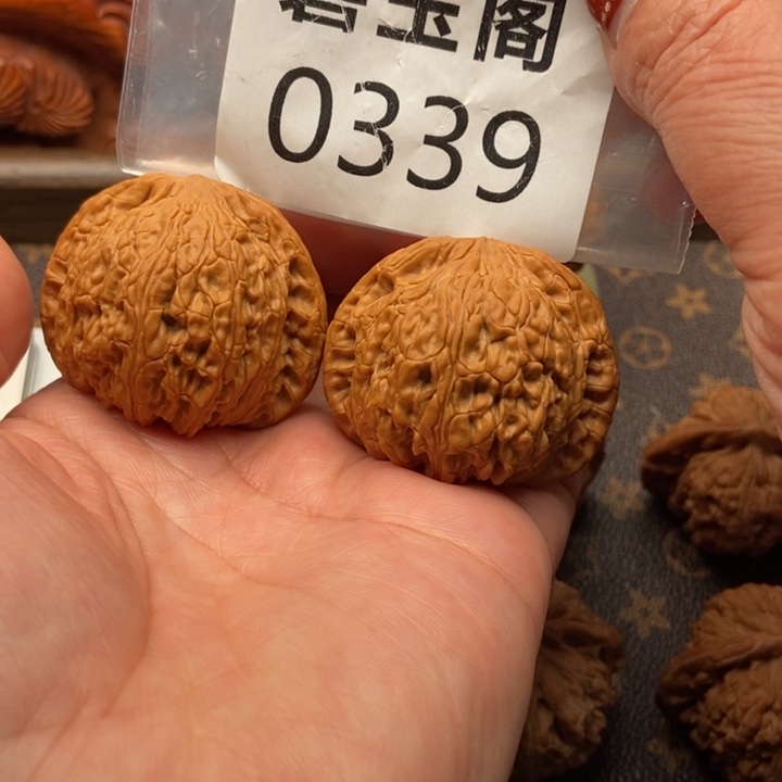 桃核吊坠泥鳅背全品43