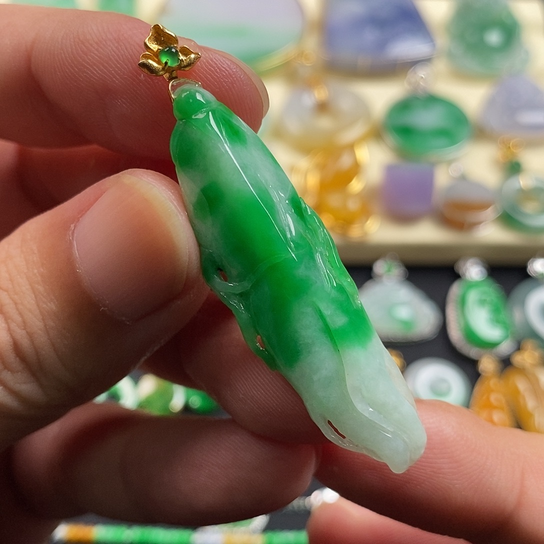 翡翠18K金镶嵌颈饰翡翠