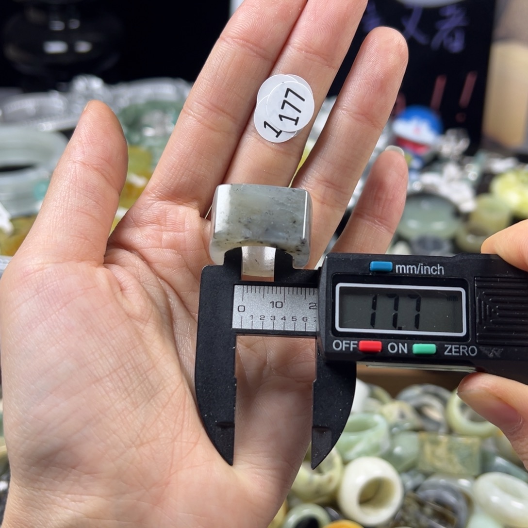 蛇纹石玉未镶嵌戒指