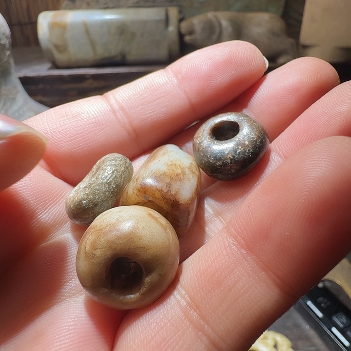 和田玉（糖玉）颈饰未镶嵌后*人