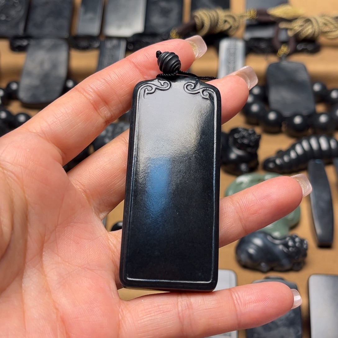 ****r和田玉（墨玉）未镶嵌手链