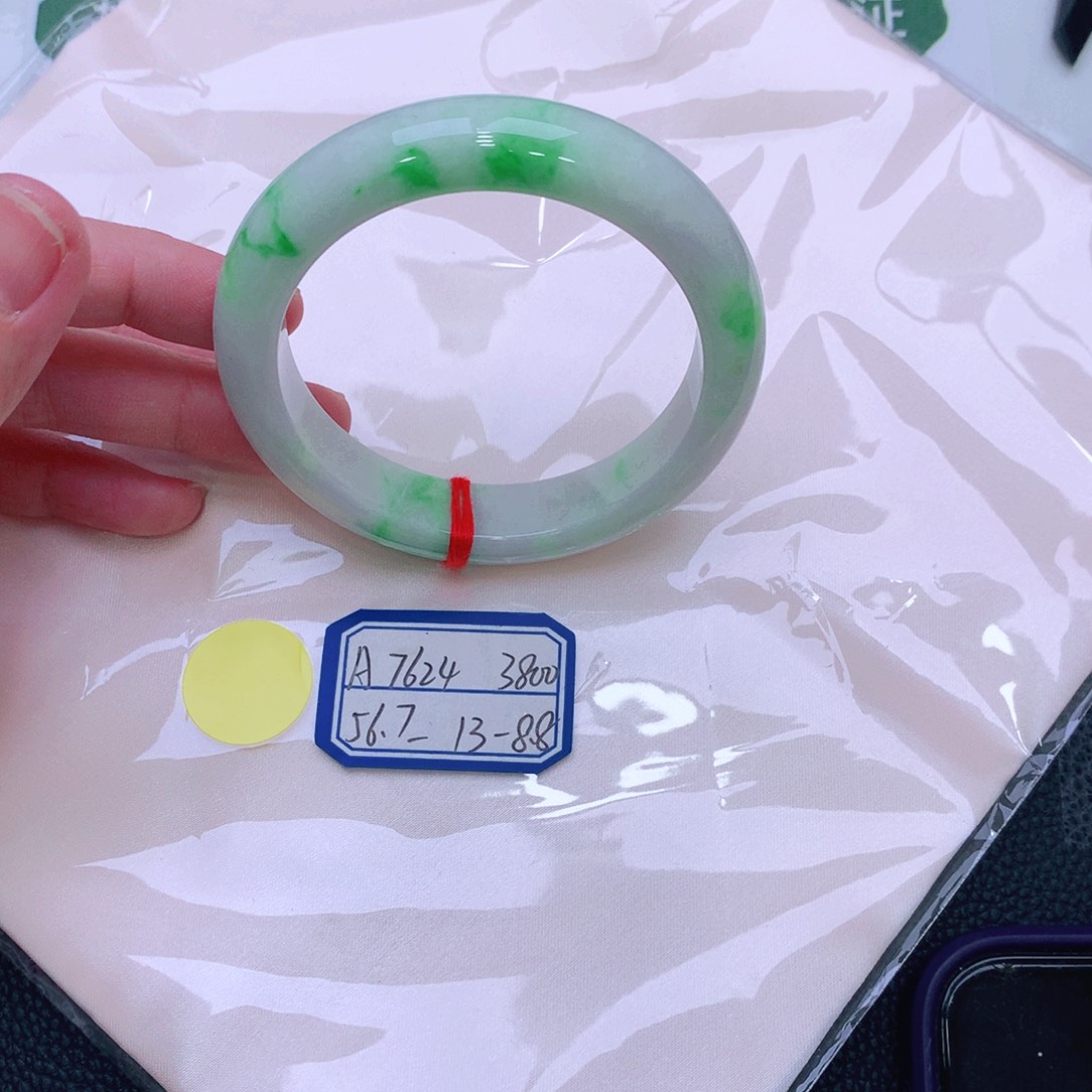 未镶嵌手镯翡翠缅甸翡翠手镯