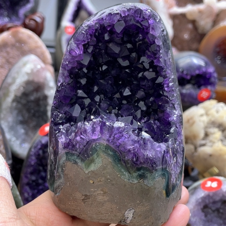 水晶摆件未镶嵌捡漏