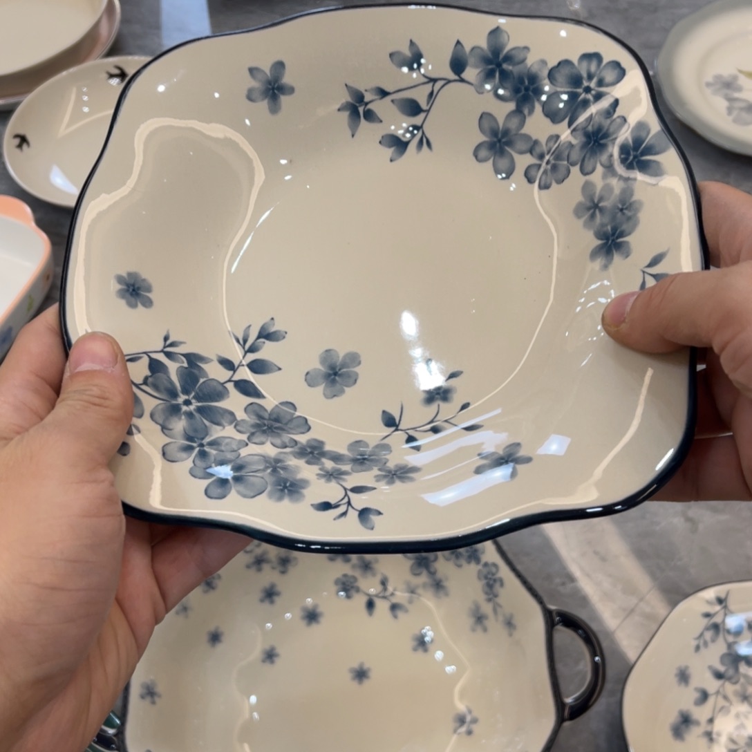 陶瓷微瑕餐具介意勿拍，满18飞！