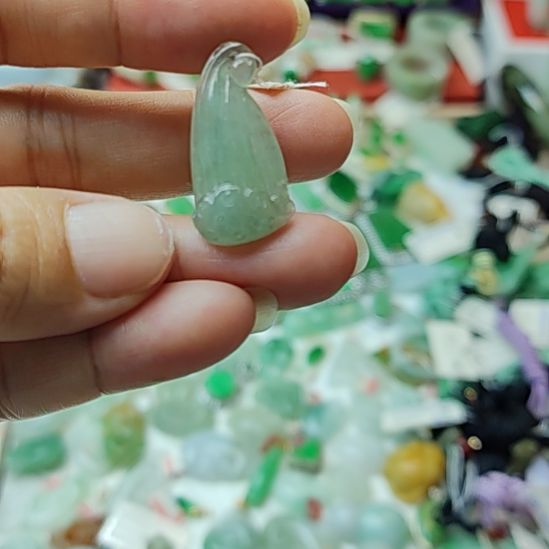 翡翠未镶嵌颈饰21  