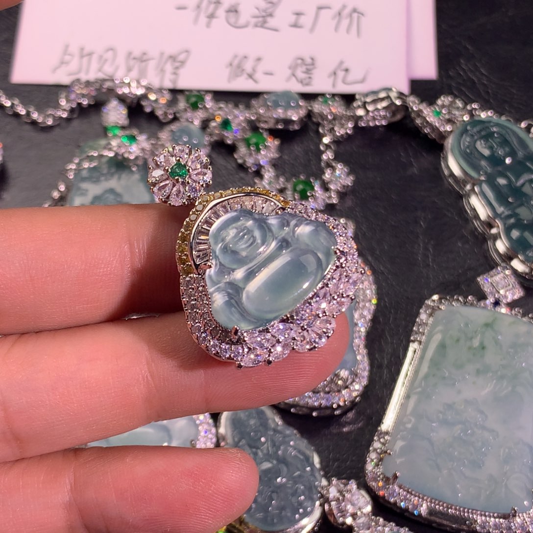 翡翠未镶嵌颈饰佛公