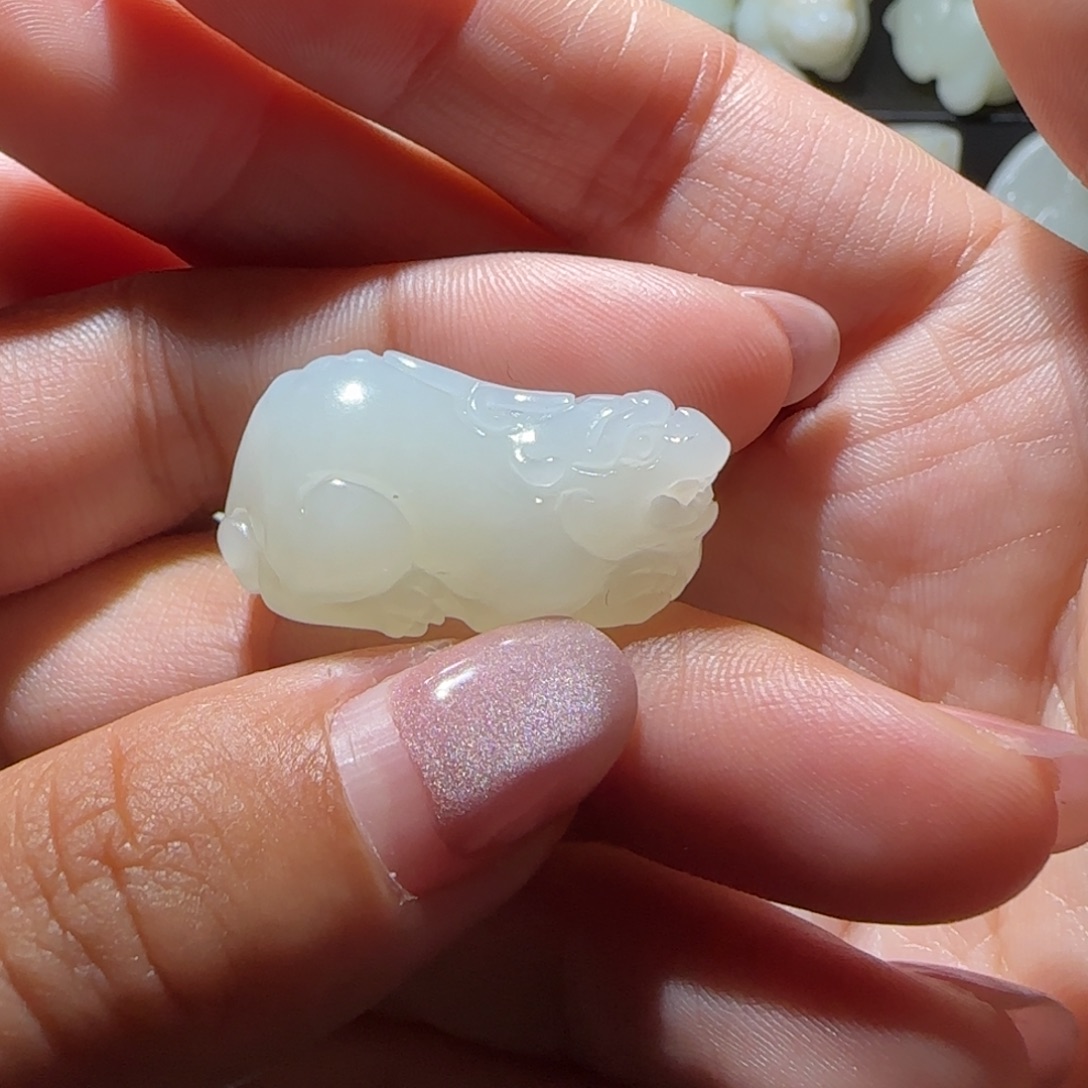 享***生和田玉未镶嵌颈饰