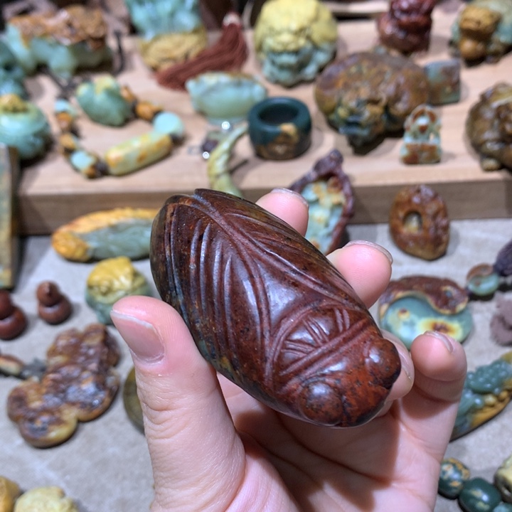 未镶嵌岫岩河磨玉（透闪石质玉）把件