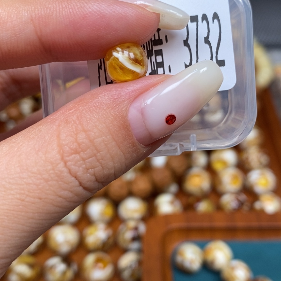 蜜蜡未镶嵌珠宝奇石3732