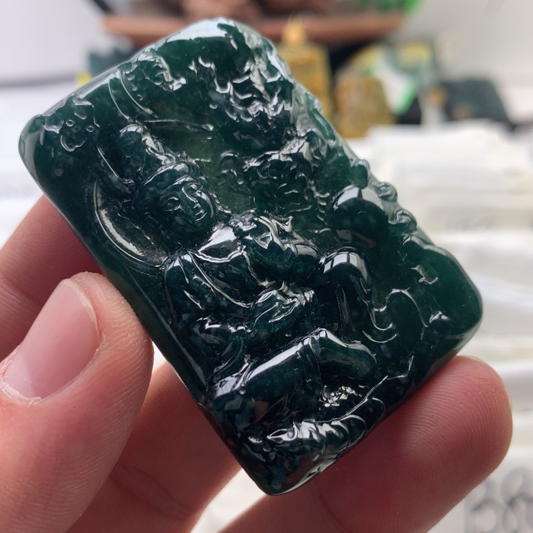 颈饰未镶嵌翡翠观音