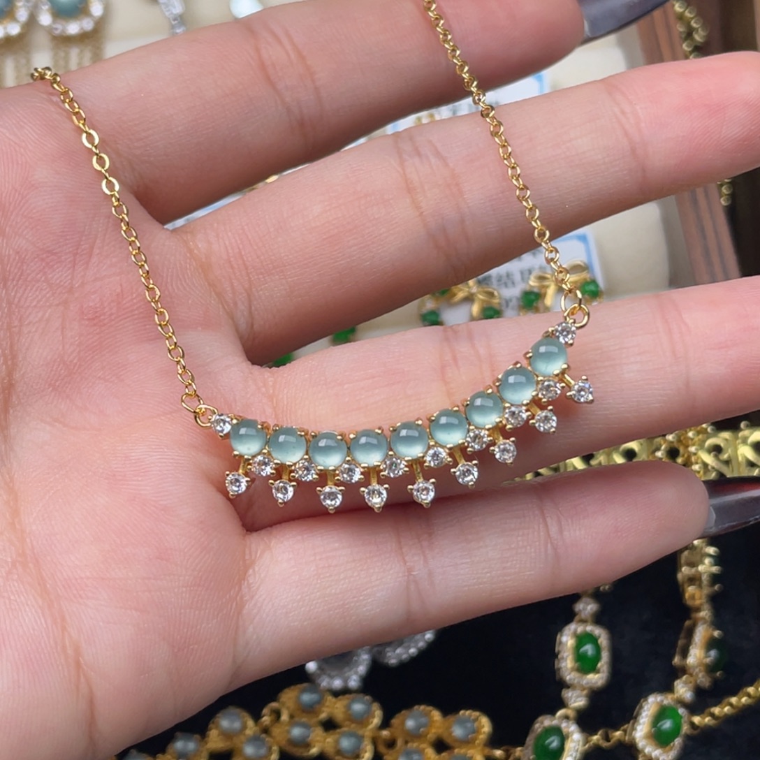 翡翠合金颈饰翡翠