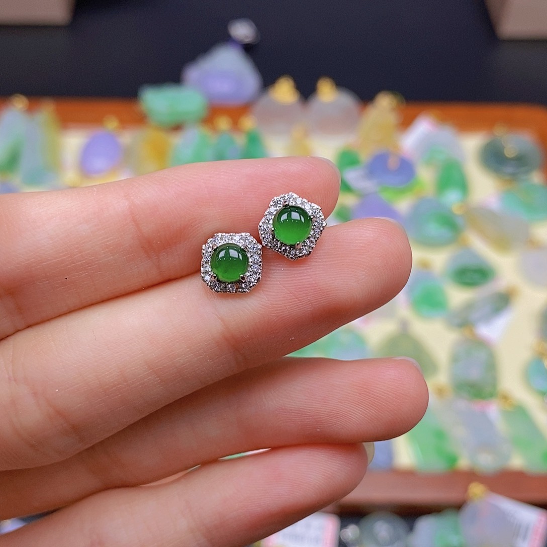 翡翠颈饰未镶嵌翡翠