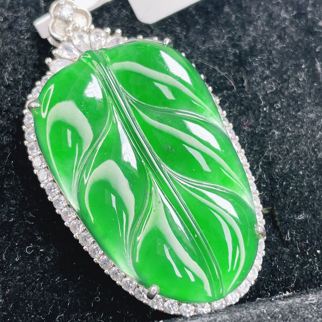 翡翠未镶嵌颈饰37