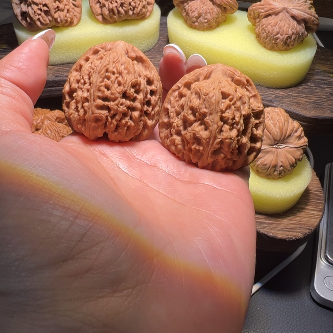 元***炜吊坠文玩核桃三角疆42