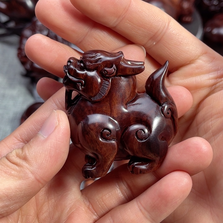 把件黄花梨/降香黄檀貔貅