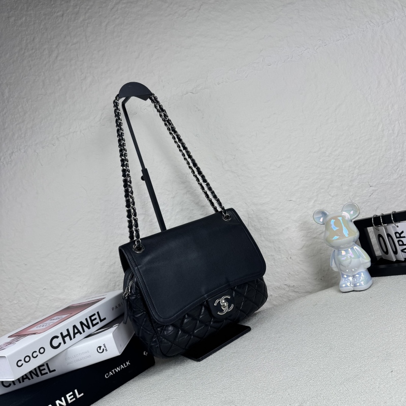 95新 Chanel/香奈儿 黑银褶皱翻盖邮差包 底长27 15开