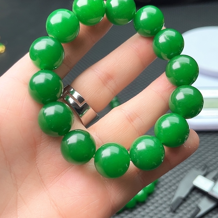 翡翠颈饰未镶嵌啊啊