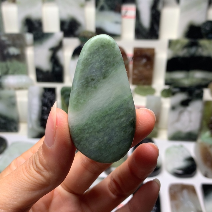 独山玉未镶嵌颈饰