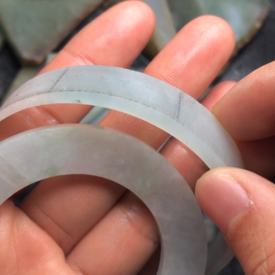 翡翠未镶嵌颈饰裸石