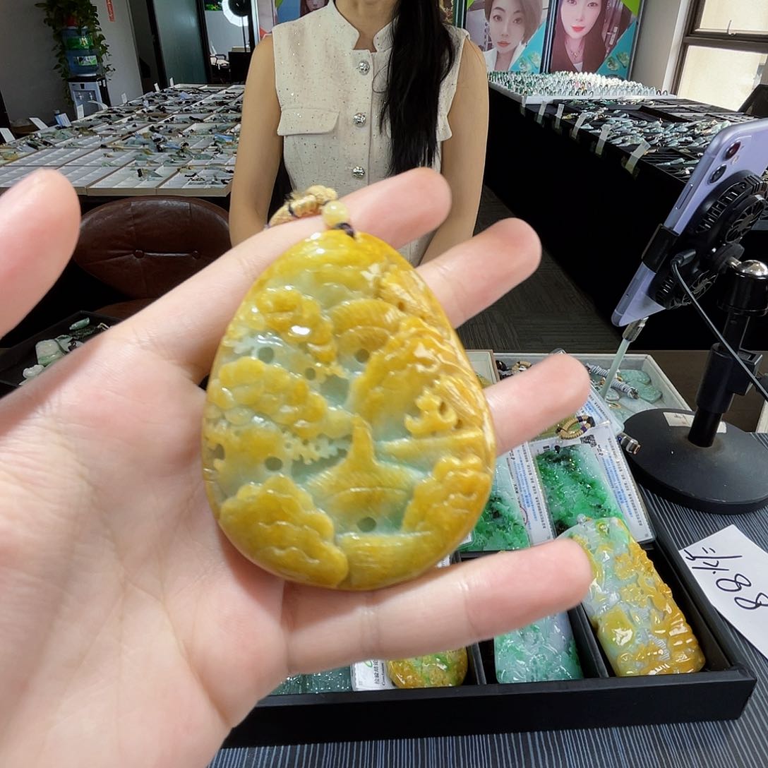 颈饰未镶嵌翡翠一